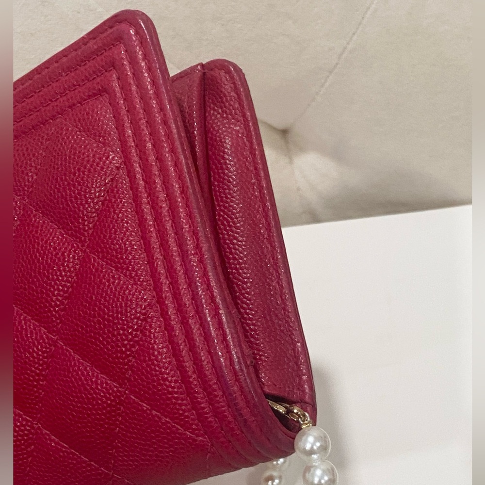 Chanel Quilted Caviar Boy hot Pink Wallet coming with non CC pearl strap - Picture 5 of 9